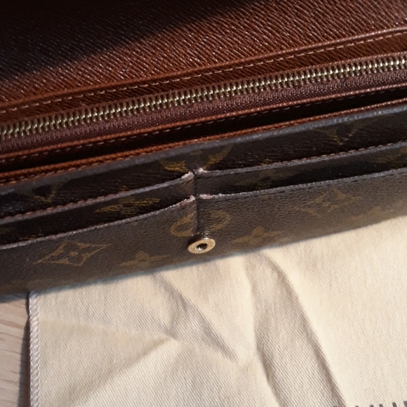 Louis Vuitton Sarah Wallet - Picture 13 of 16